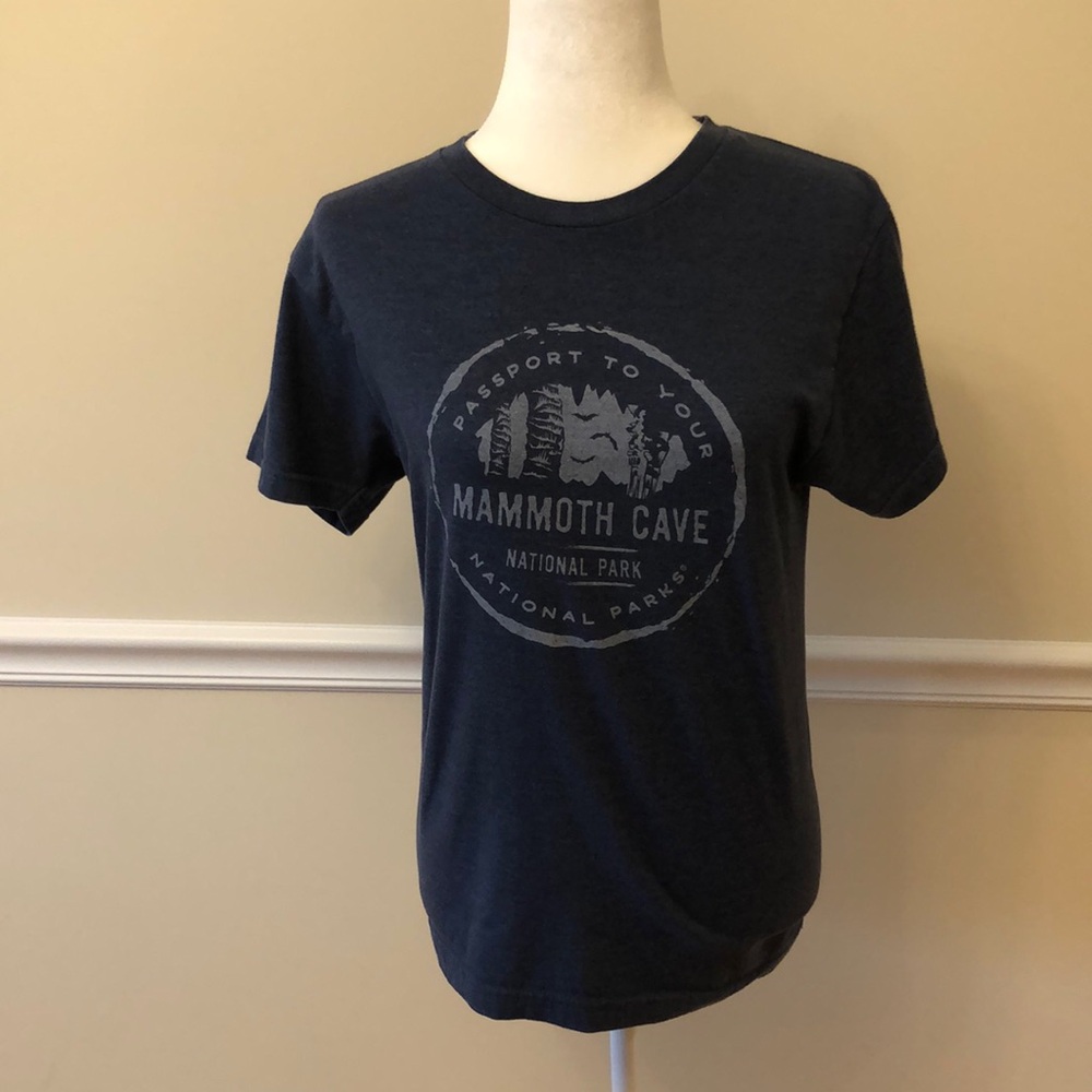 Mammoth Cave National Park T-Shirt. Size adult small. EUC